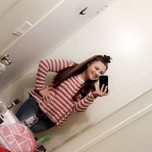 Meet your Posher, Caitlin